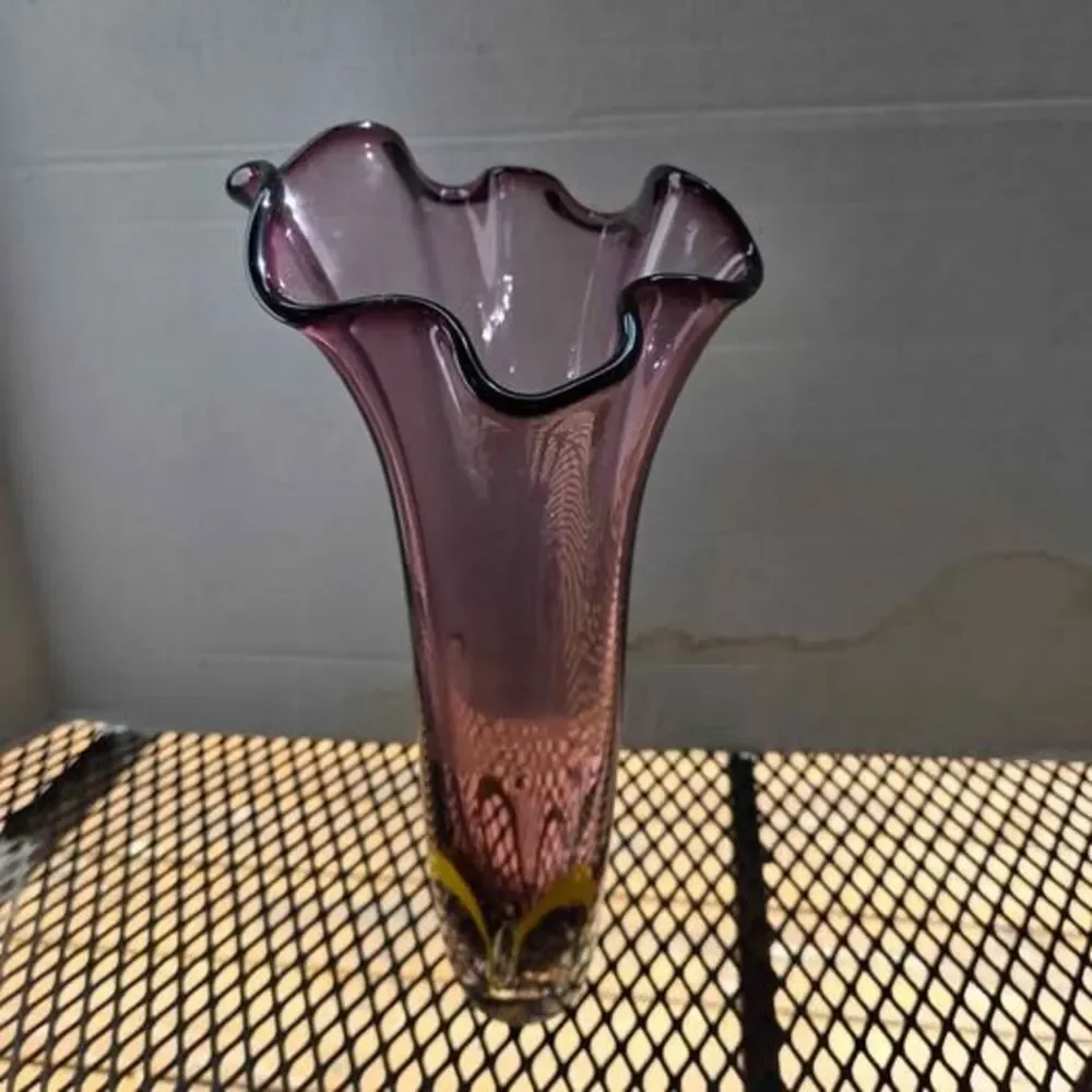 Ruffled edge Polish 24% crystal vase